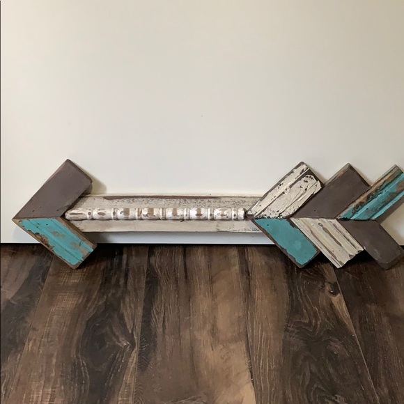 Other - Decorative distressed arrow